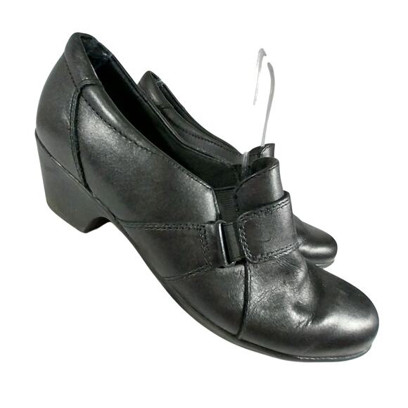 CLARKS! ULTRA COMFY BLACK GENUINE LEATHER STRAP & BUCKLE, HEELED LOAFERS! SZ 10M - Picture 10 of 10